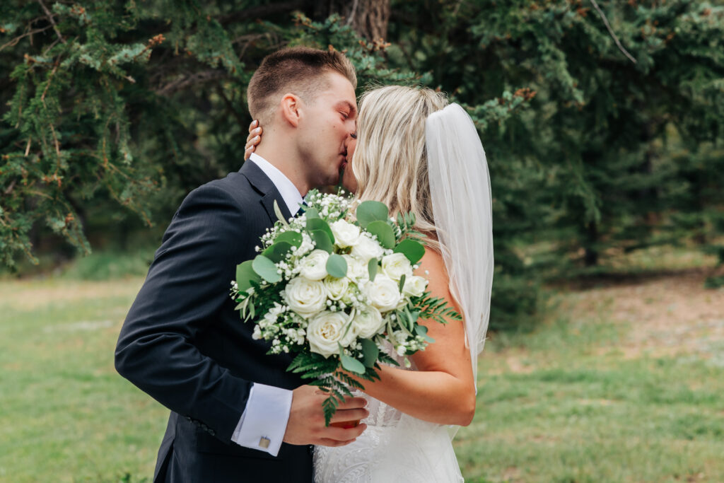 Colorado Elopement Photographer captures bride and groom kissing after their intimate elopement