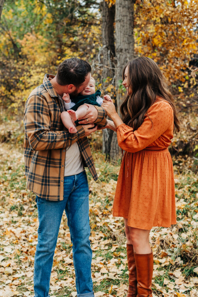 Denver Family Photographer captures father kissing daughter